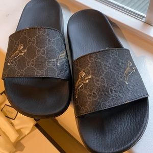 Size 7 men’s Gucci Slides